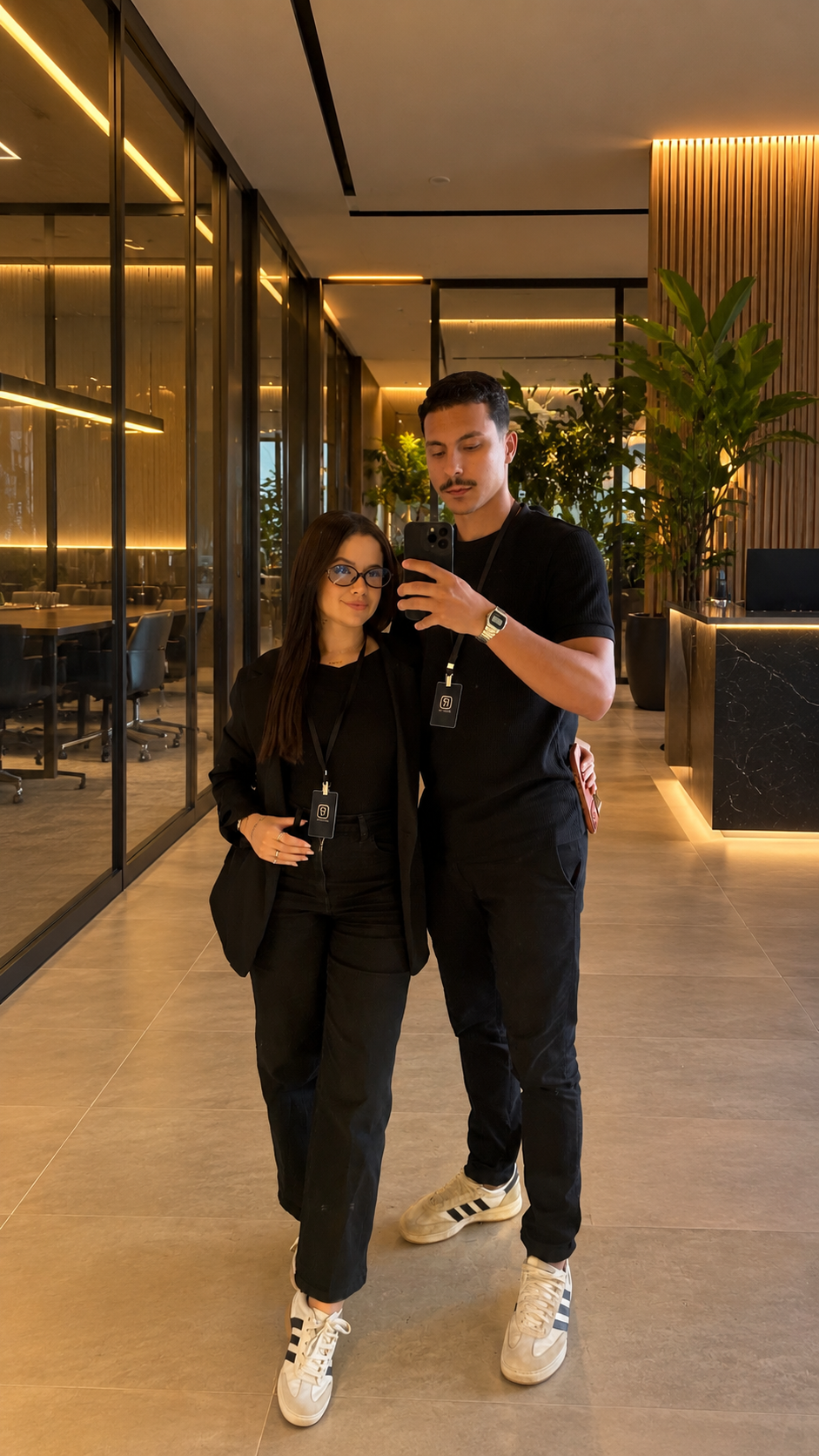 Equipe com os crachás da Reobote nos bastidores